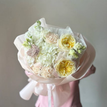 Авторский букет в кремовой гамме № 93