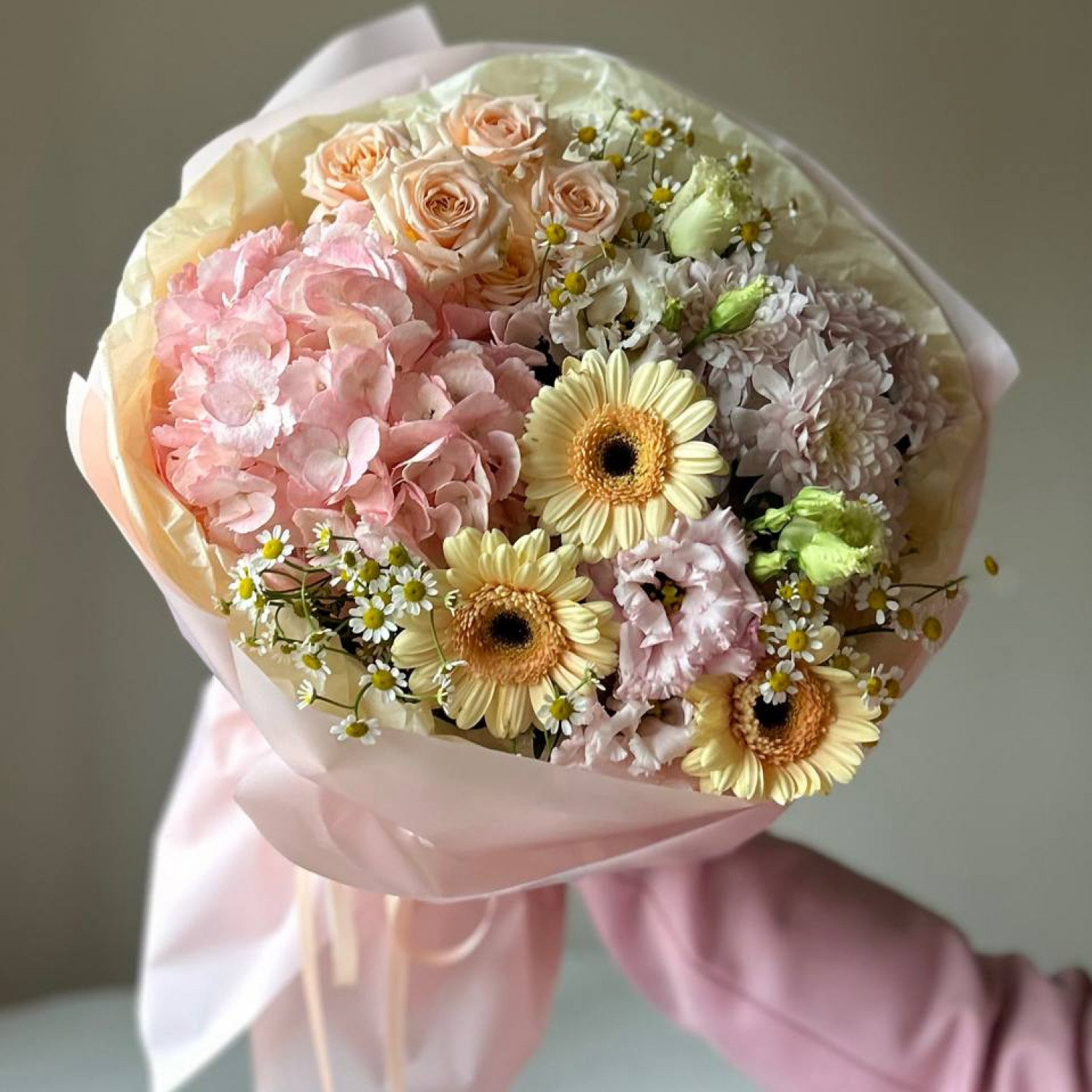 Авторский букет в нежной гамме с Герберами № 91
