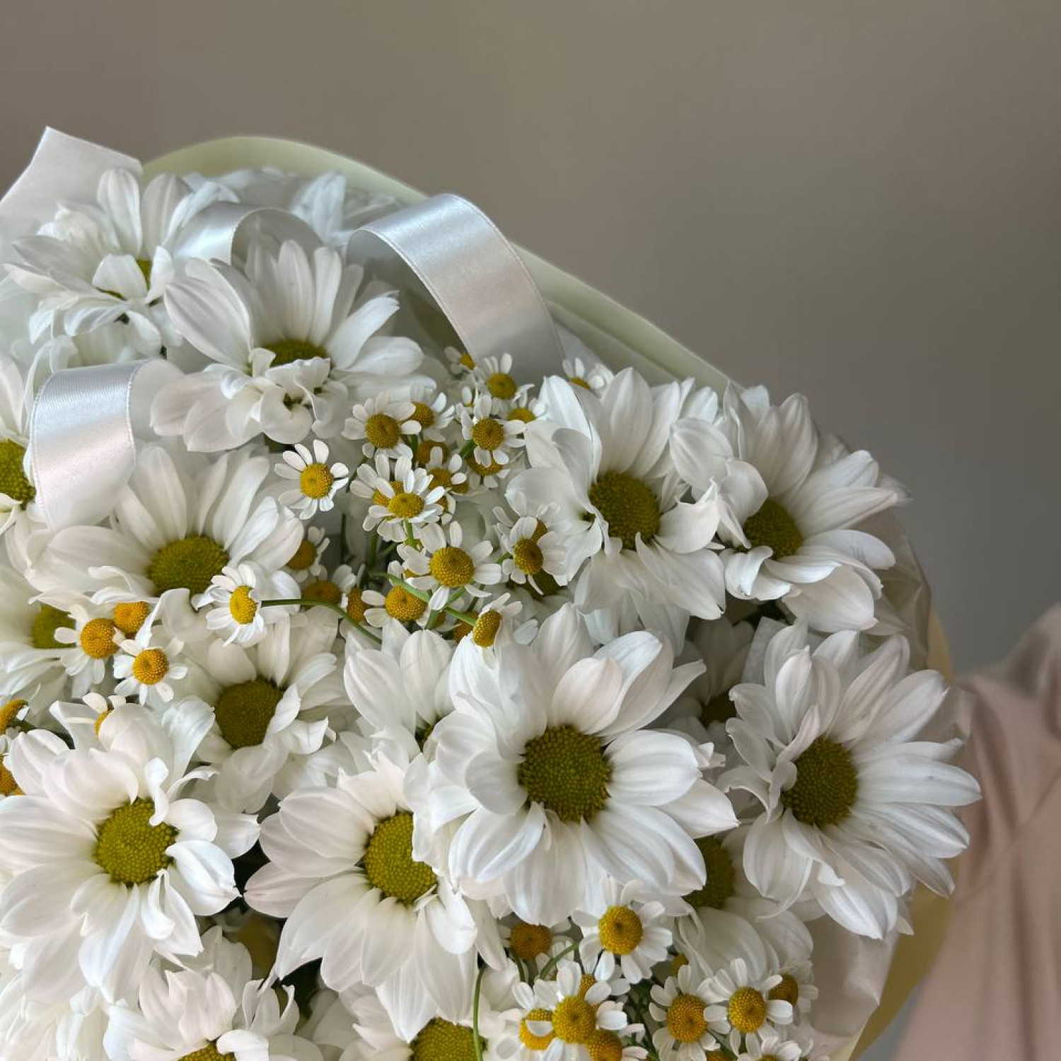 Дуобукет из хризантем и кустовых ромашек № 90