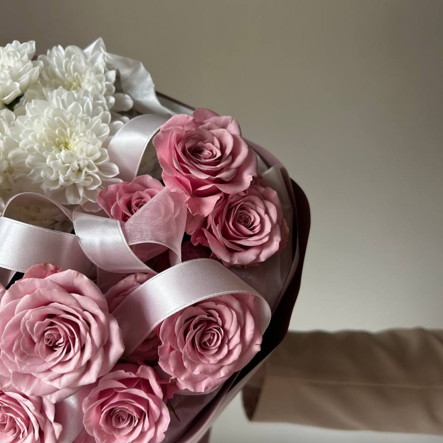 Дуобукет из хризантем и нежных кустовых роз №82