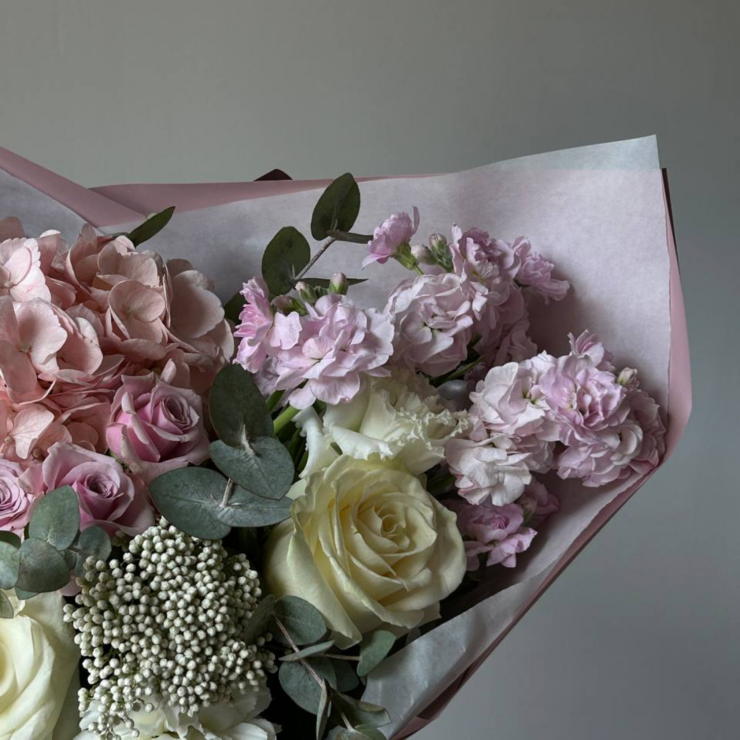 Авторский букет в нежной гамме