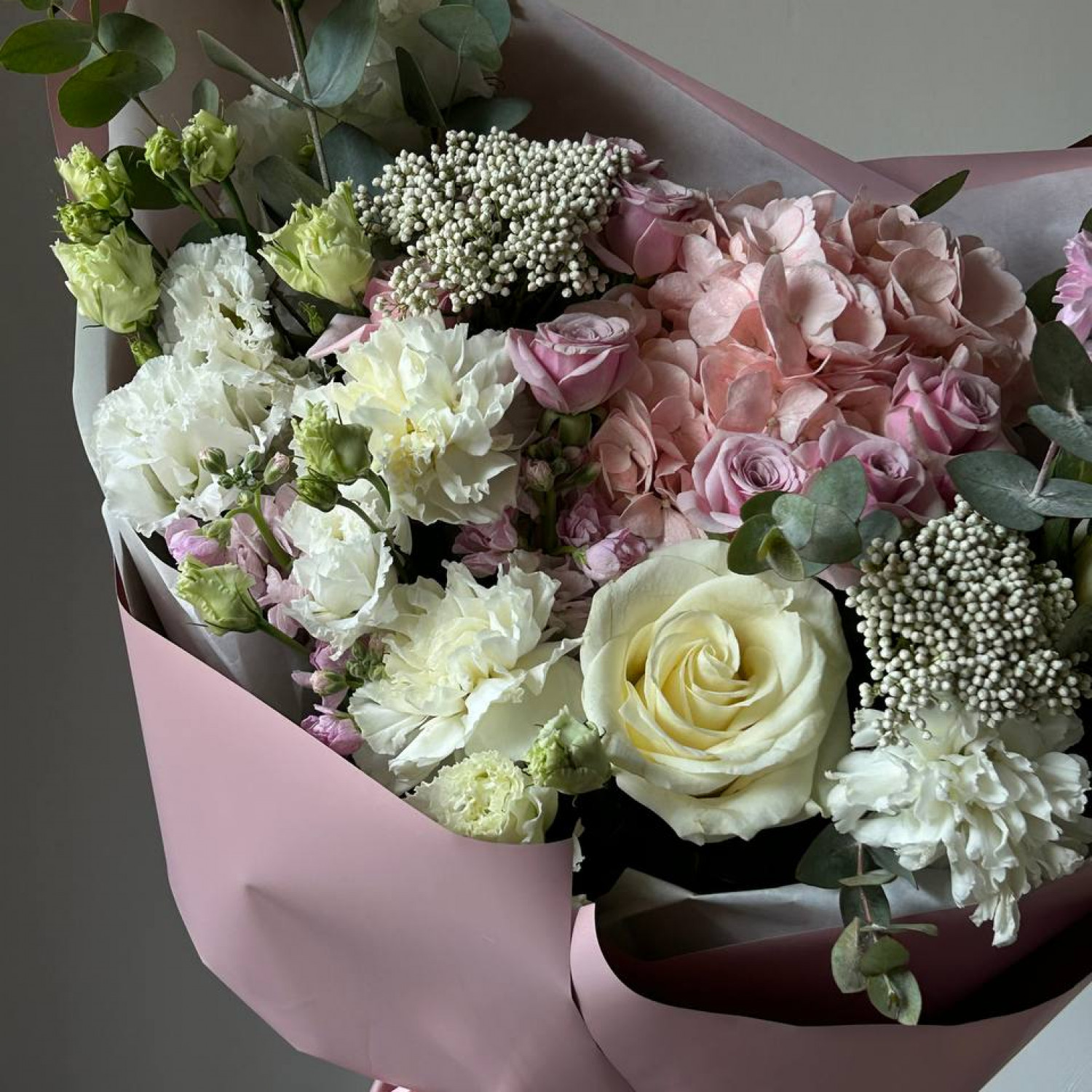 Авторский букет в нежной гамме