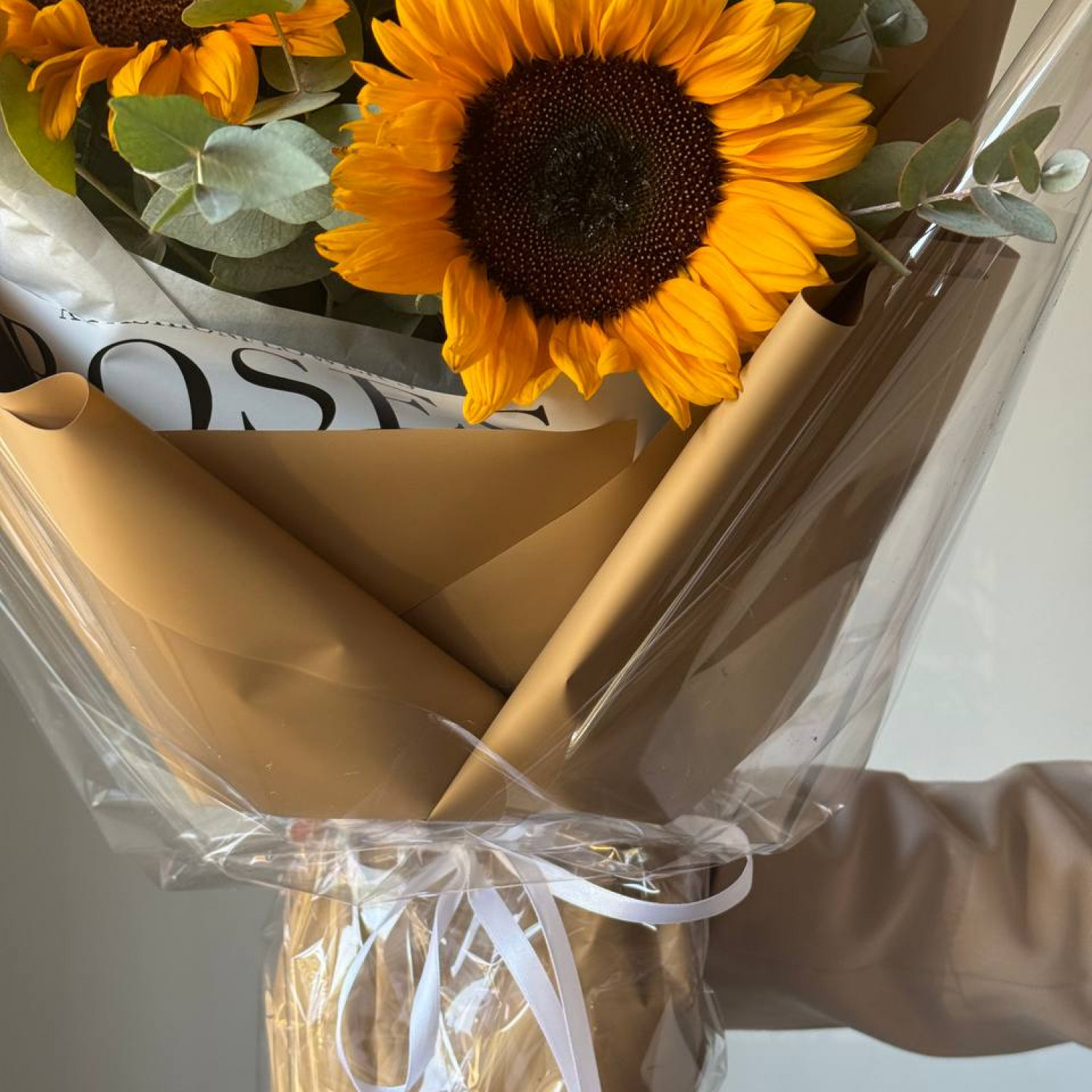 Монобукет из Подсолнухов с эвкалиптом