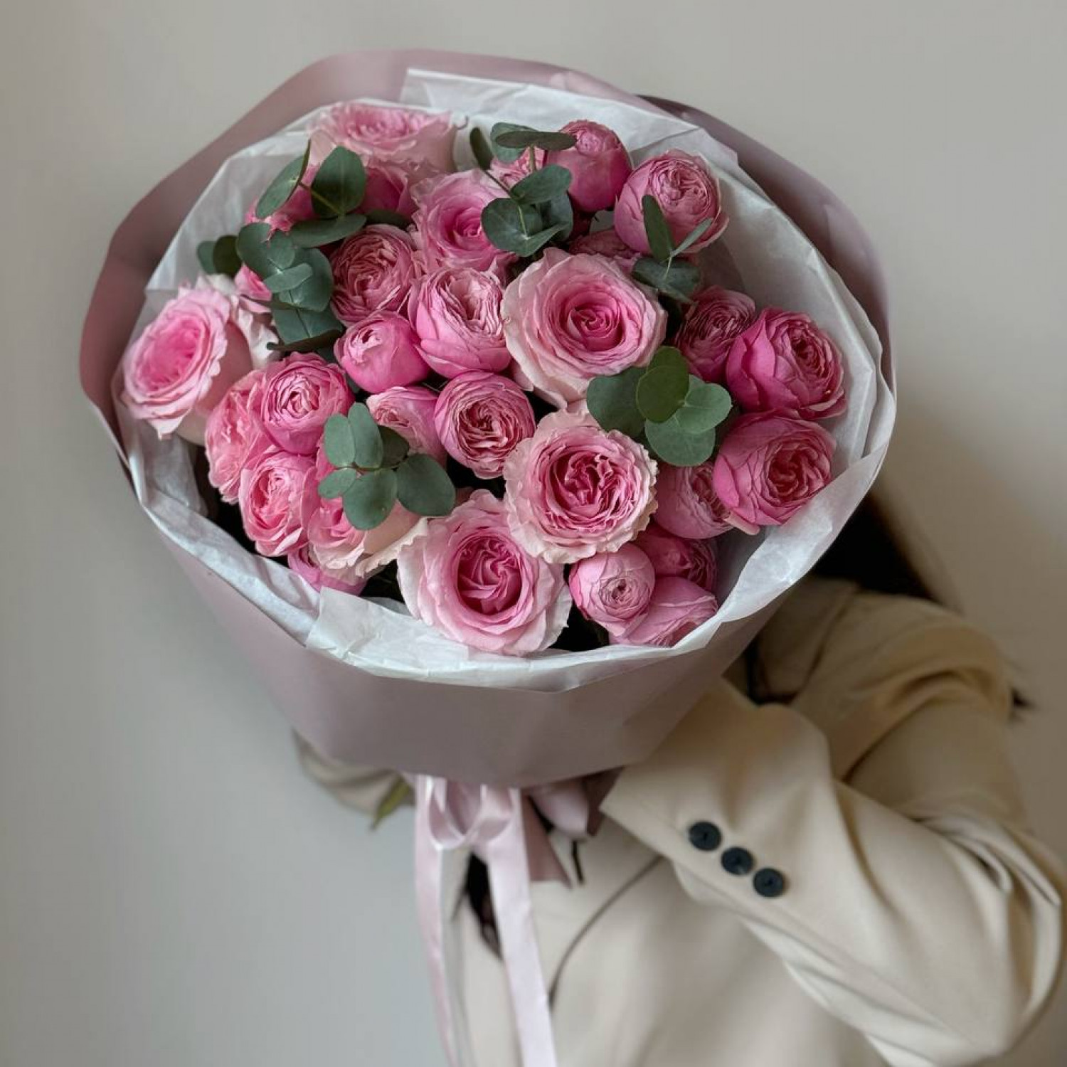 Нежный букет из пионовидных роз  №27