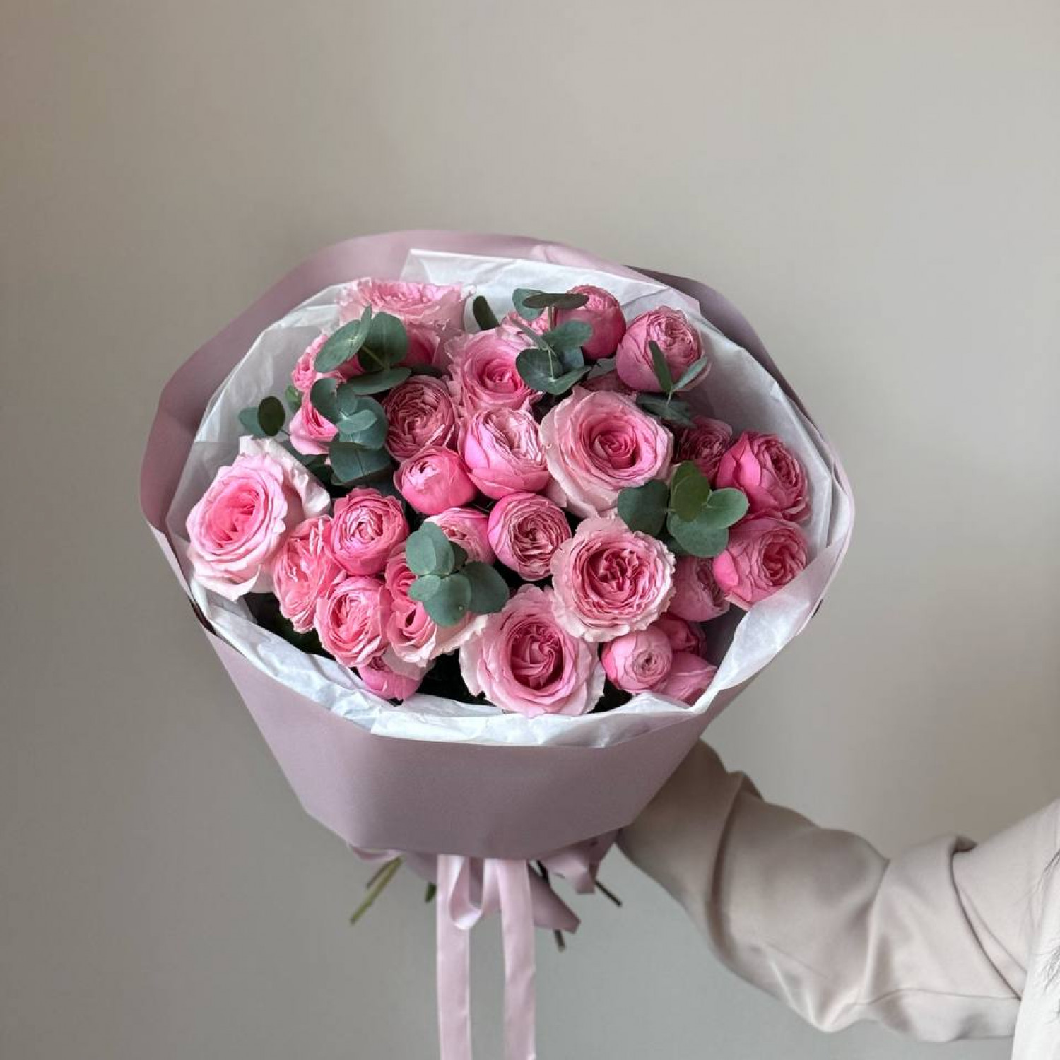 Нежный букет из пионовидных роз  №27