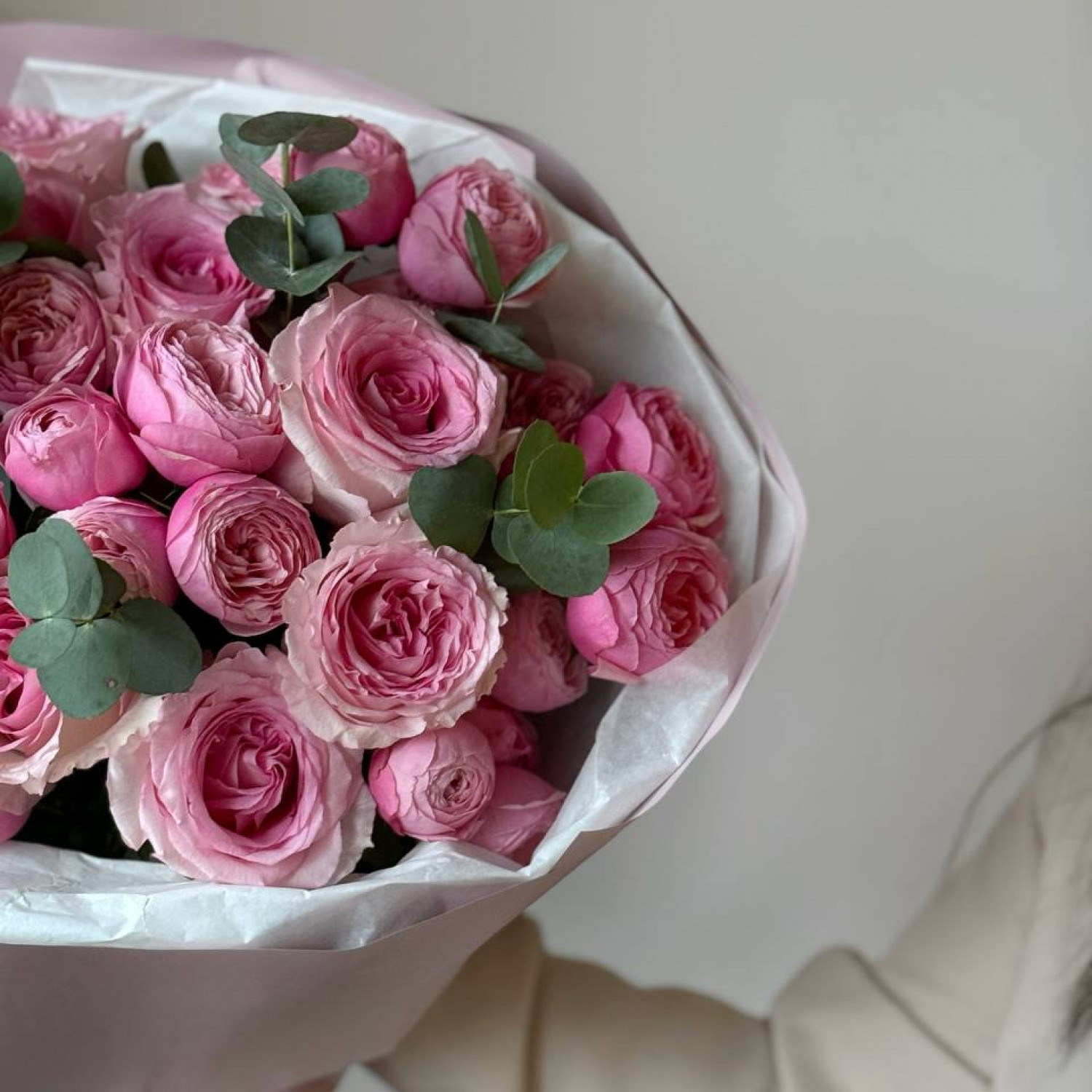 Нежный букет из пионовидных роз  №27