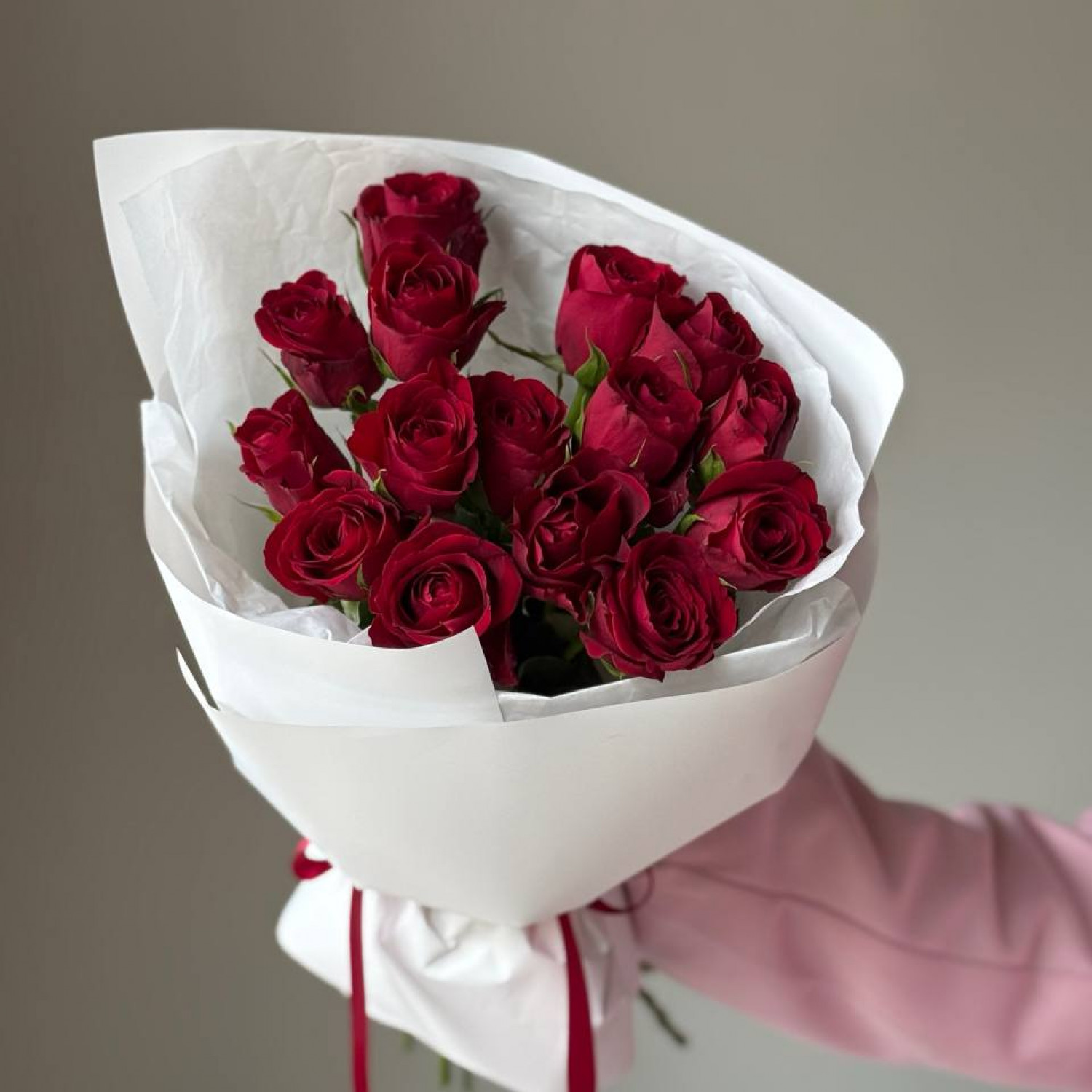 Монобукет из 15 красных кенийских роз (40 см) 205