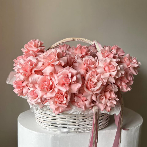 Корзина из 51 вывернутой французской розы Би Свит №103