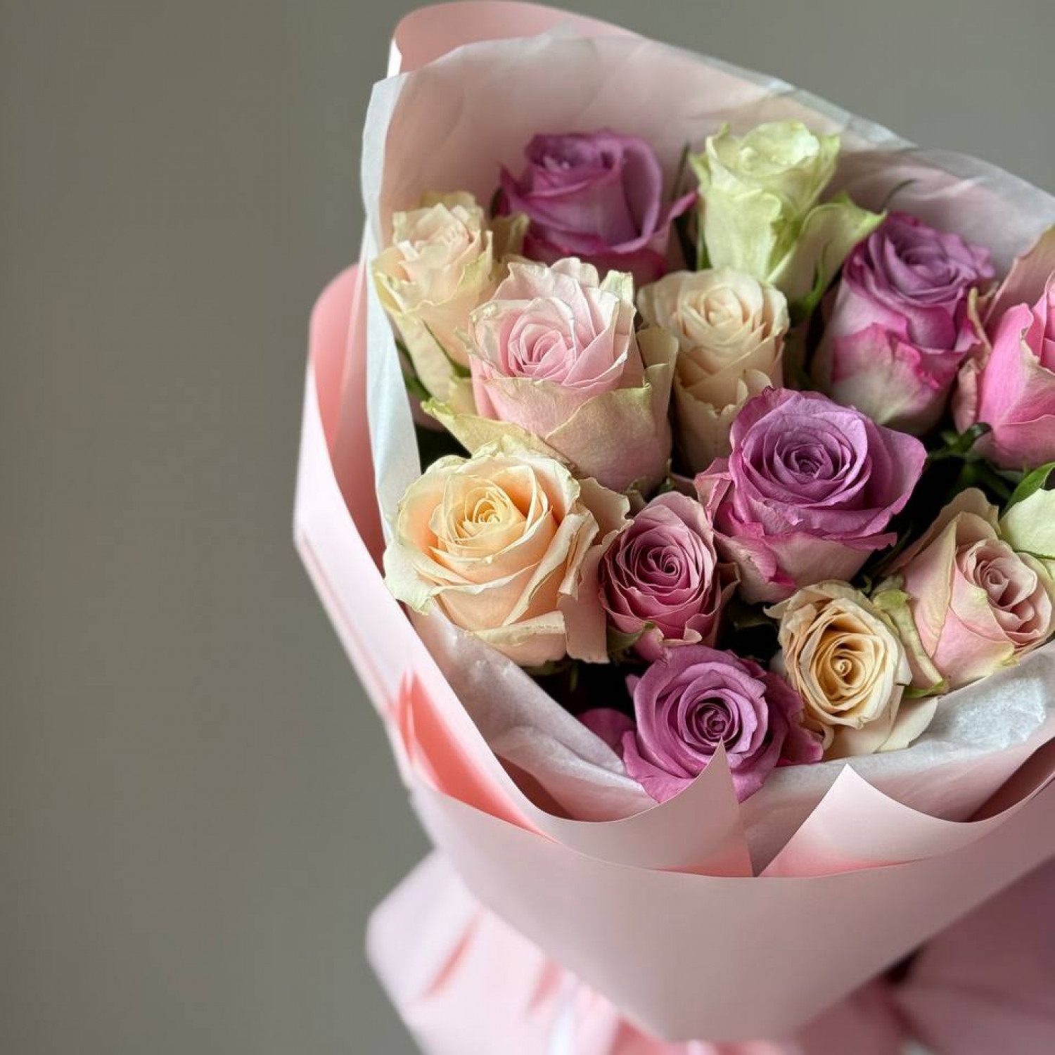 Монобукет из кенийских роз МИКС №97