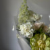 Авторский букет в бело-зеленой гамме