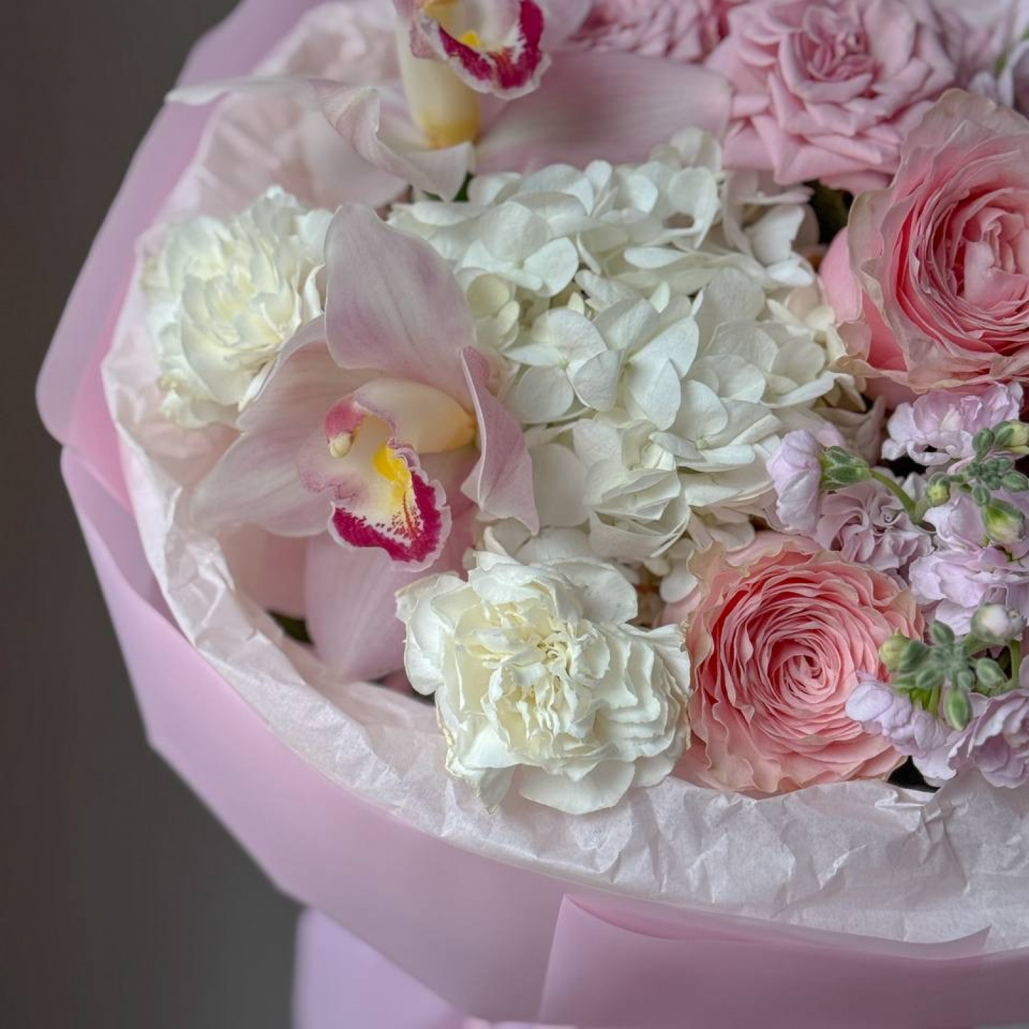 Нежный букет с орхидеями 290