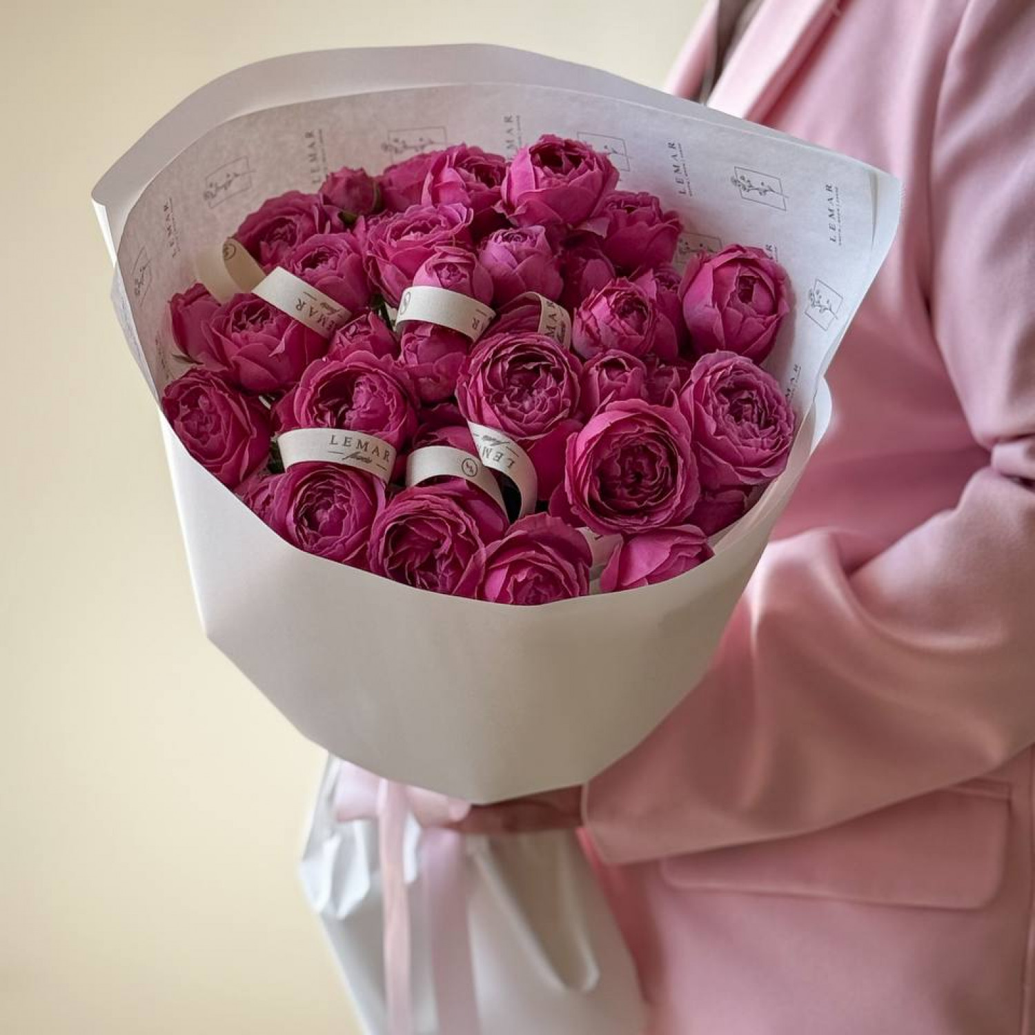 Монобукет из кустовых роз 272