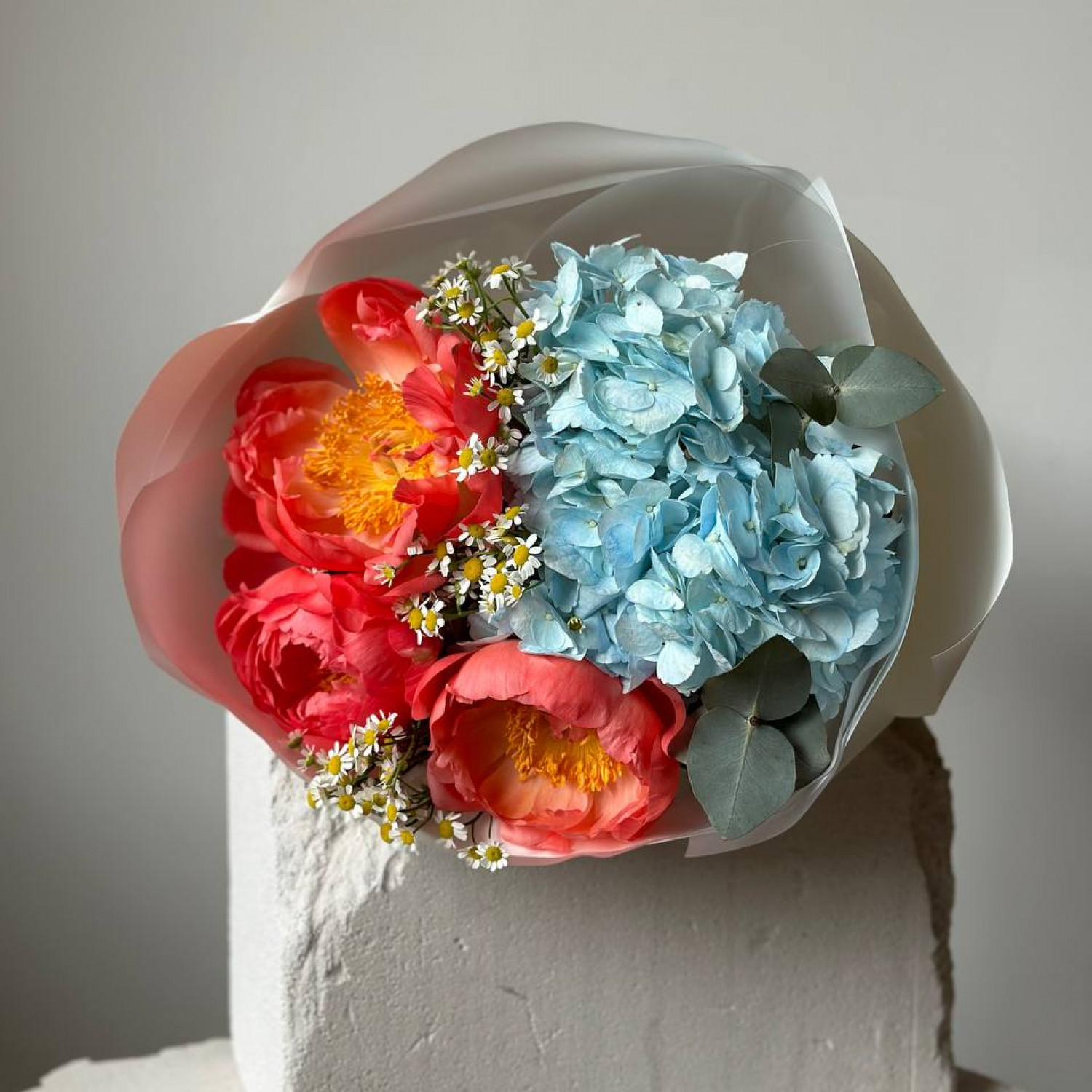 Букет из пионов Корал Шарм и Гортензии