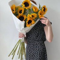 Букет из 9 подсолнухов