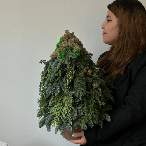 Ёлочка из разных видов хвои с декором