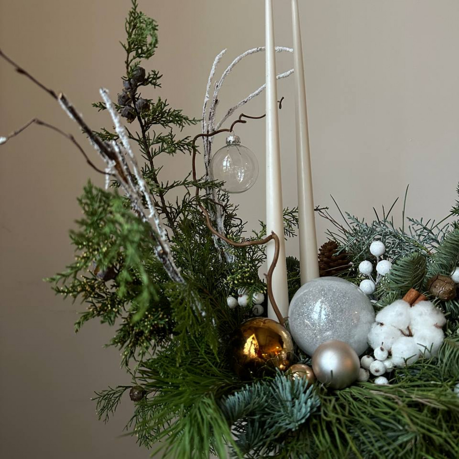 Новогодняя композиция с Коническими свечами