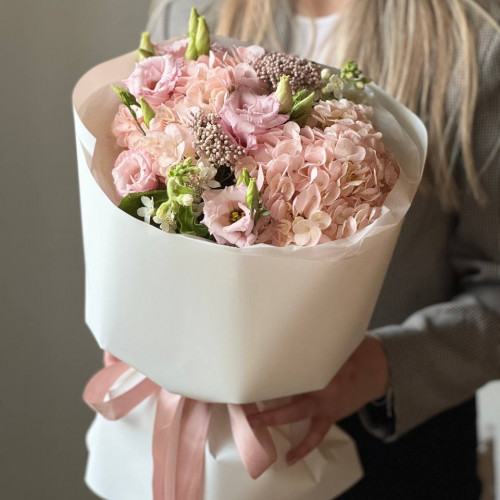 Авторский букет в нежной гамме