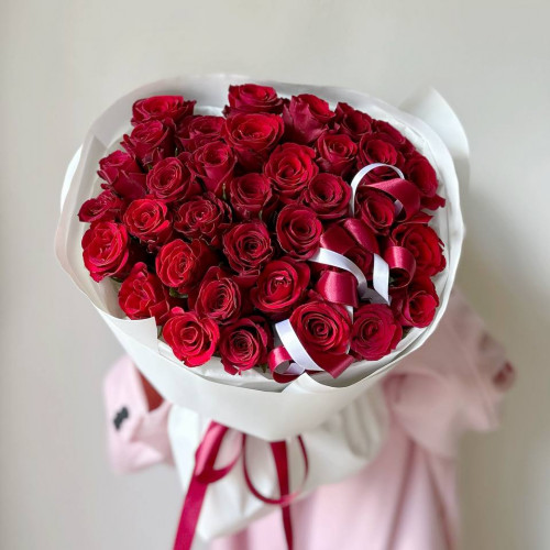 Монобукет из 35 красных Кенийских роз 40 см