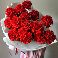 Монобукет из 15 красных Французских вывернутых роз Нина