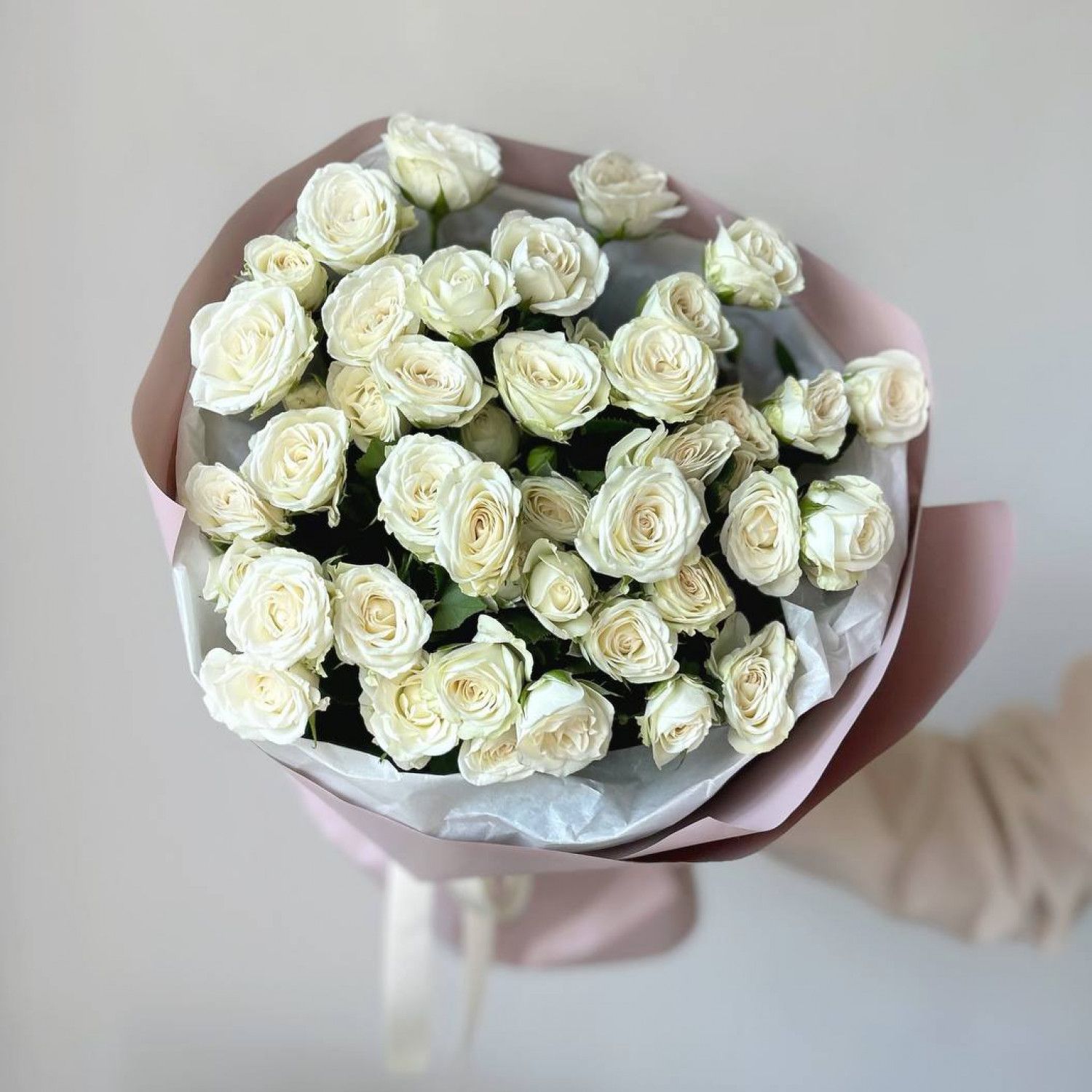 Монобукет из 9 кустовых белых роз №48