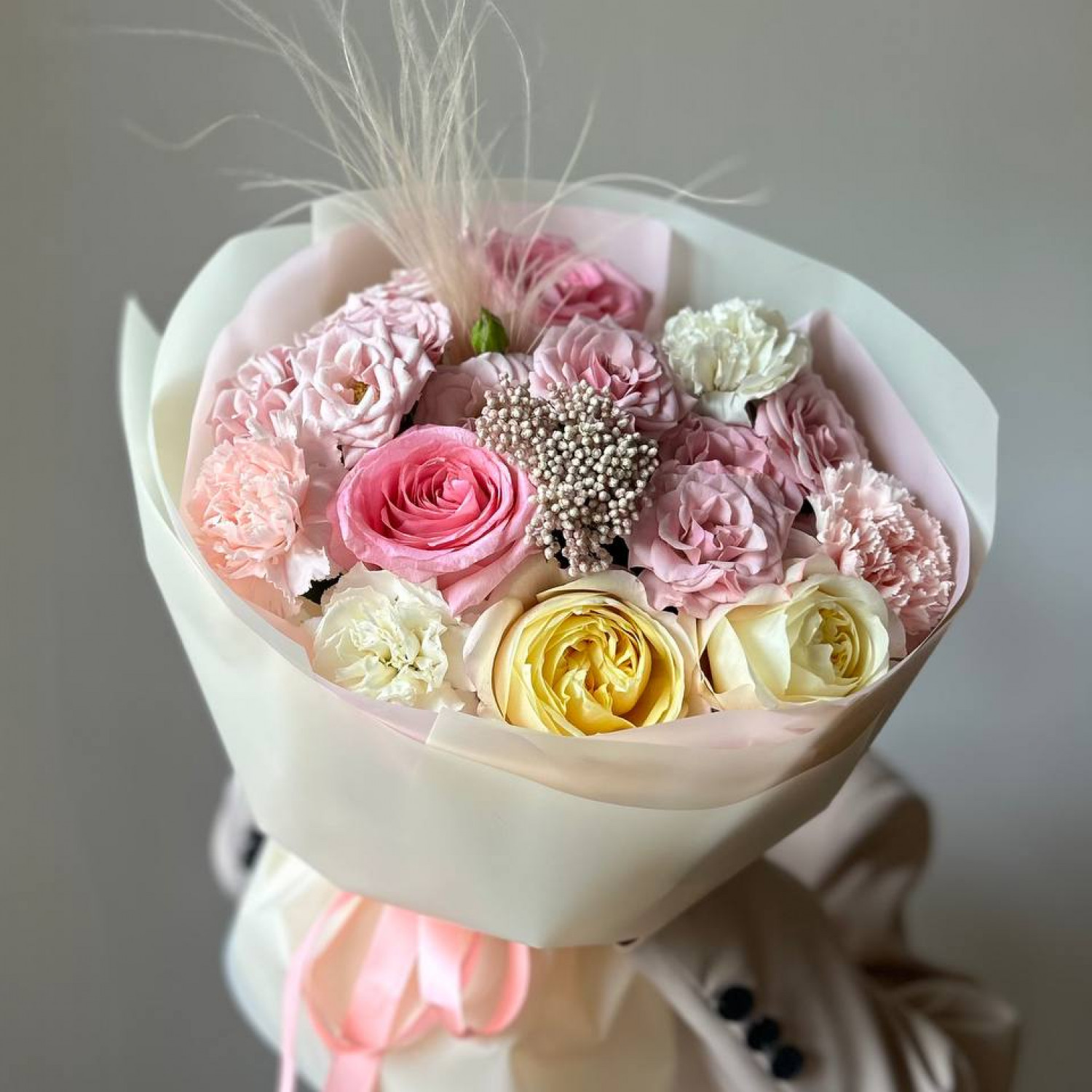 Авторский букет в нежной гамме с пионовидными розами №55
