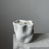 MAY MEADOV Свеча в скульптурной форме с древесным фитилем Storm  (230 гр)