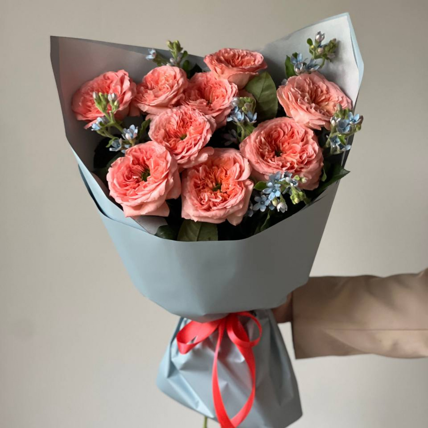 Букет из роз Мандарин Экспрешн и Незабудок