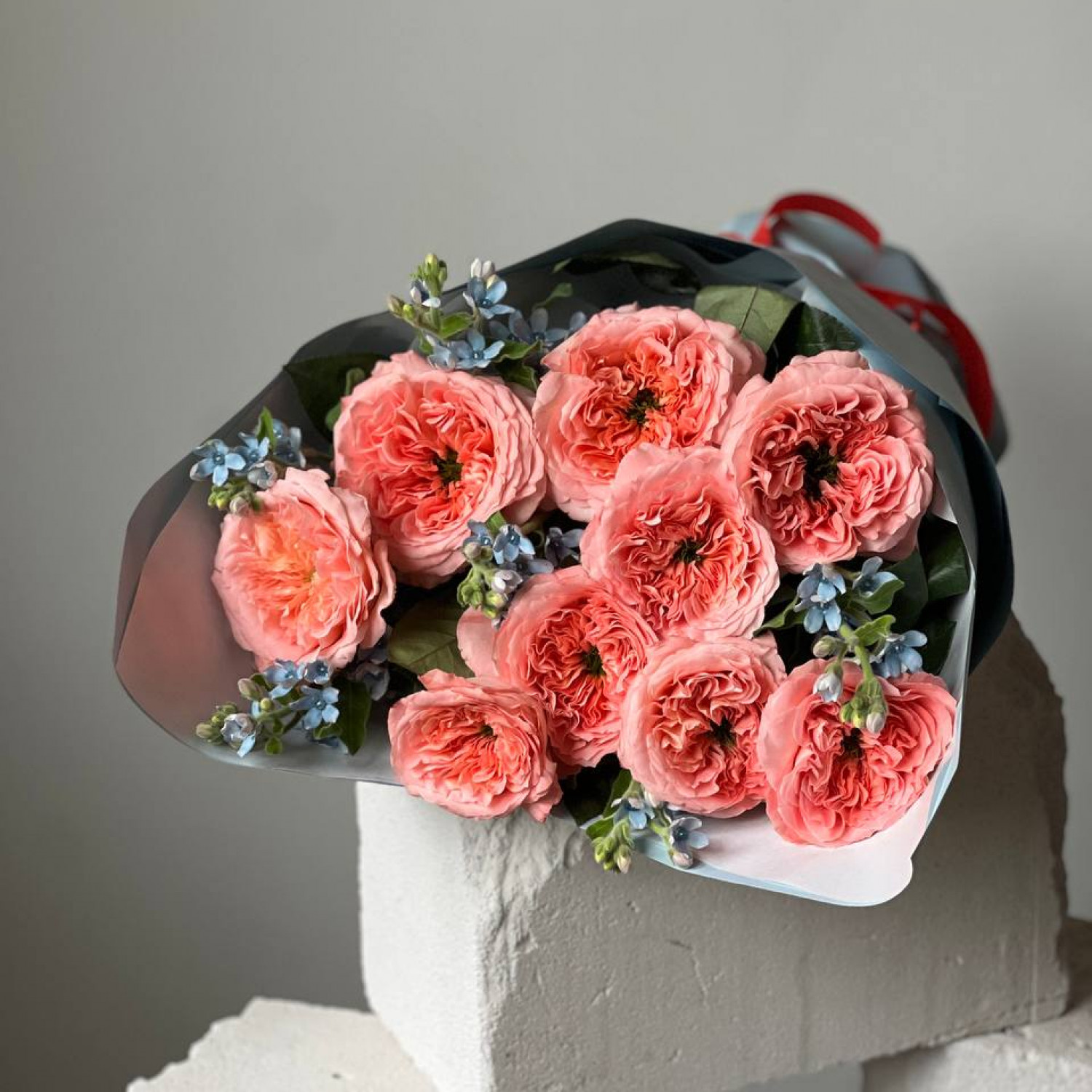 Букет из роз Мандарин Экспрешн и Незабудок