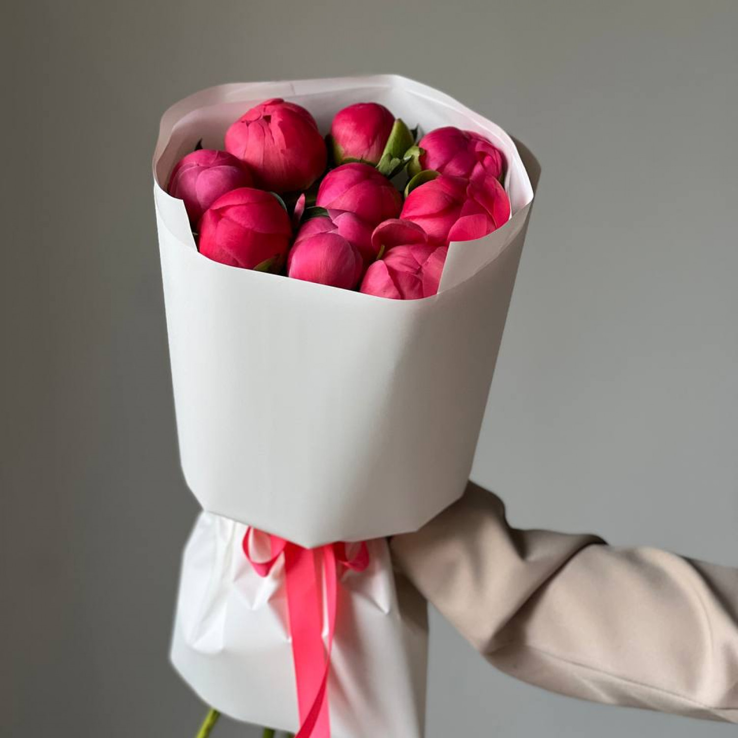 Монобукет из 9 пионов  Корал Шарм