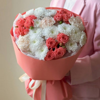 Букет из хризантем и кустовых роз 255