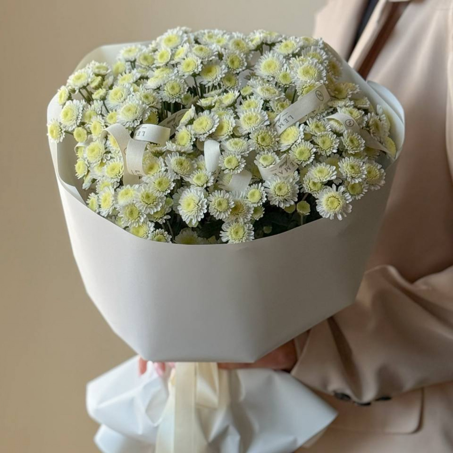 Нежный букет из кустовых хризантем 265