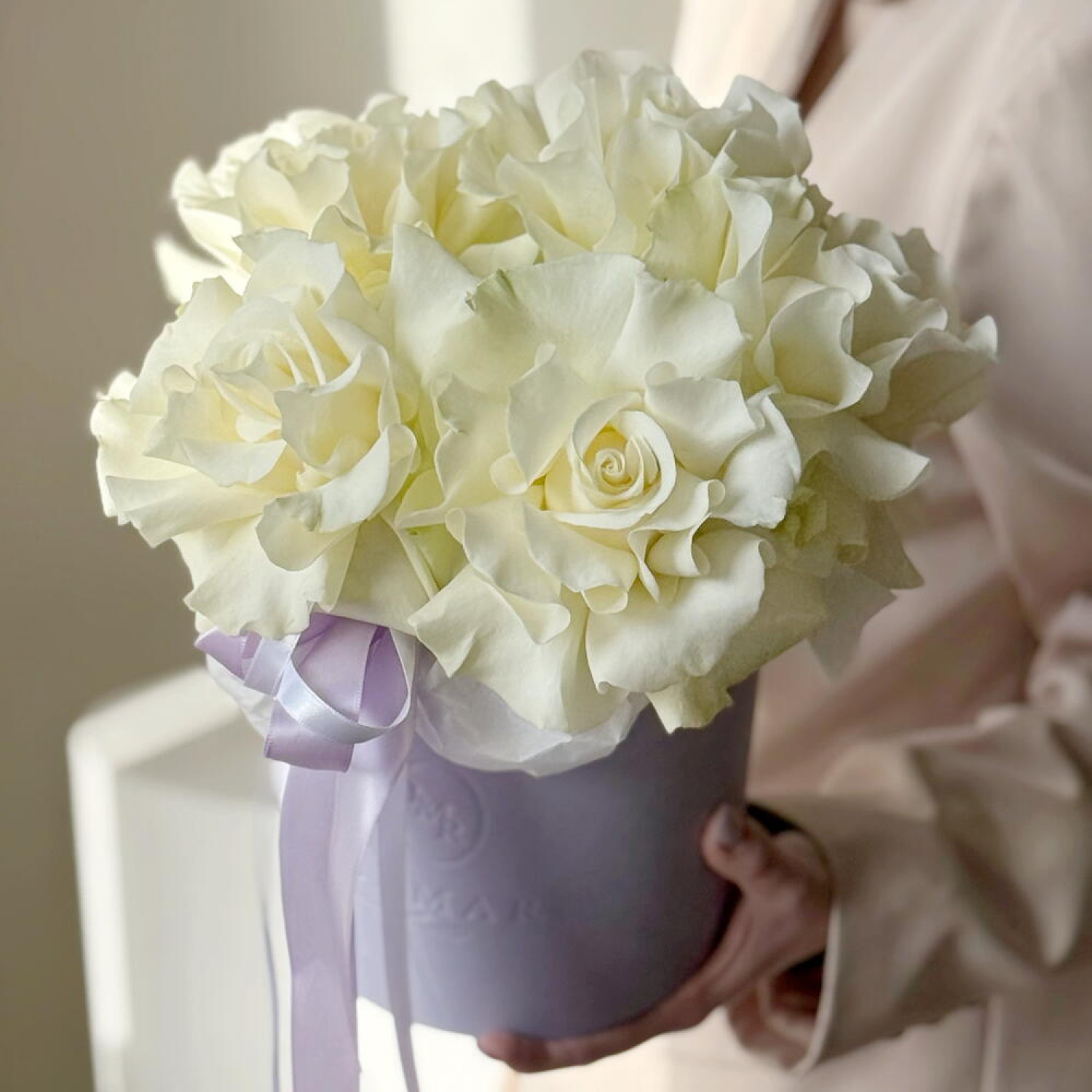 Композиция из 5 белых французских роз 067