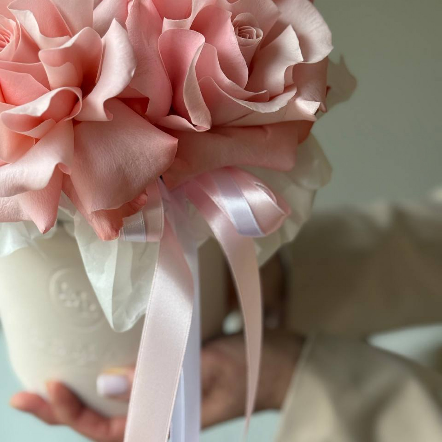 Коробка из 5 нежных французских роз 006