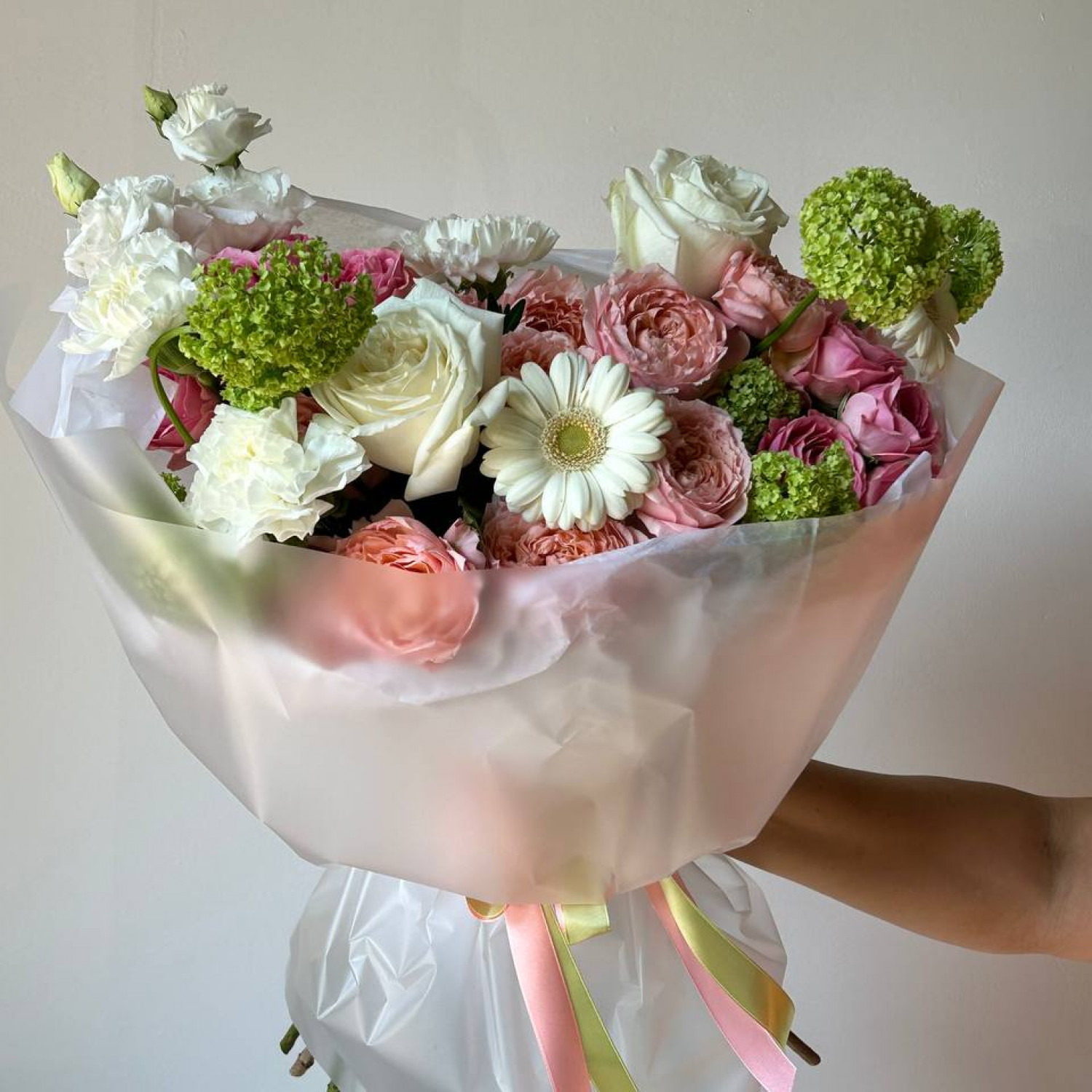 Авторский воздушный букет в нежных оттенках с Джульеттой