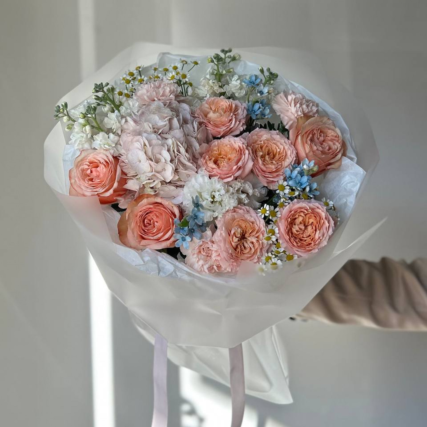 Авторский букет в нежной гамме с пионовидными розами