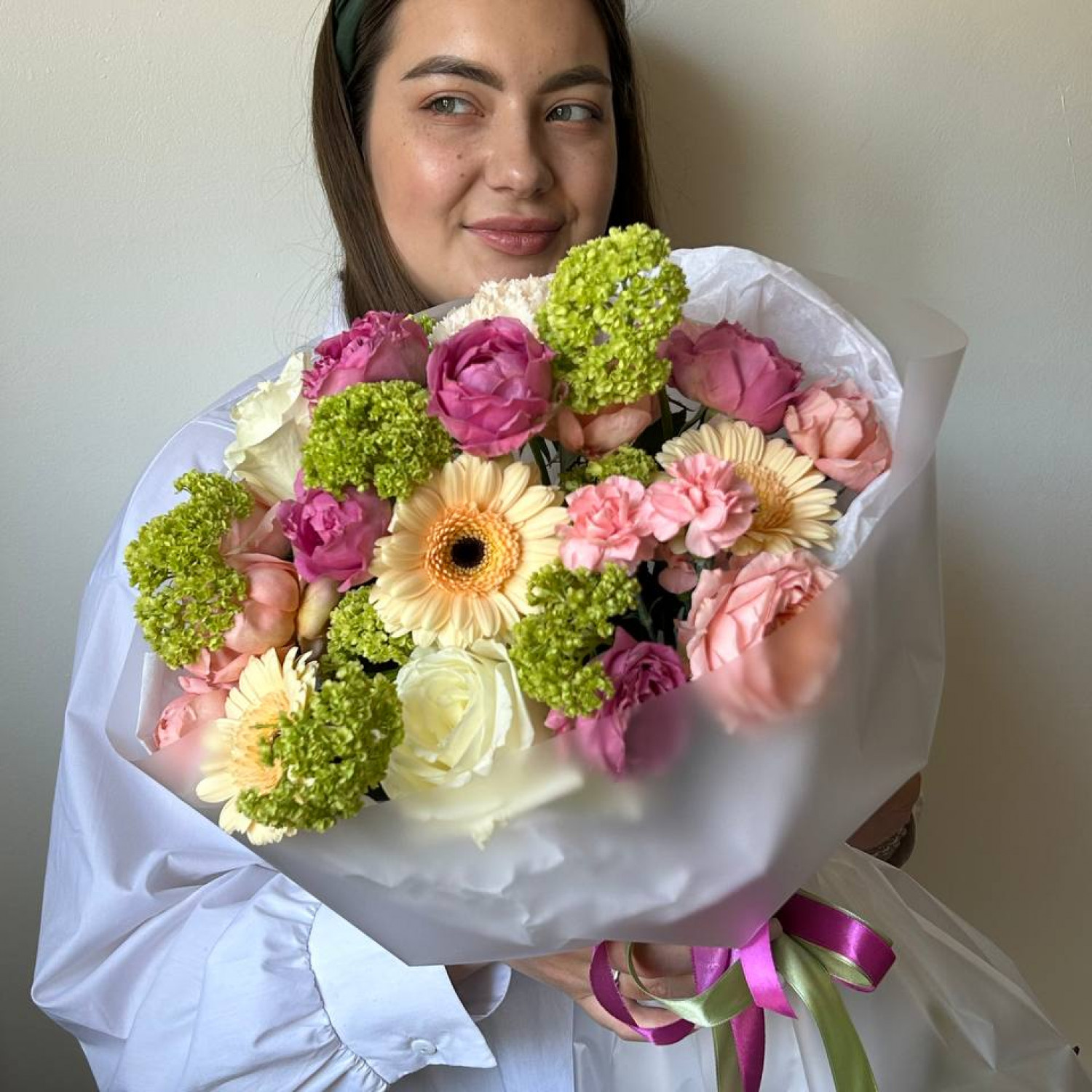 Авторский букет с Вибурномом и пионовидными розами