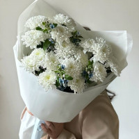 Нежный букет из кустовой хризантемы с незабудками №3